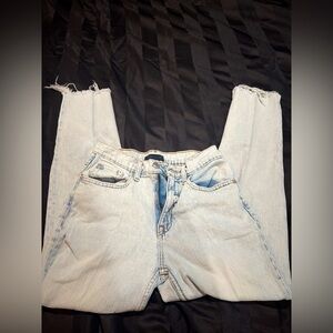 AEROPOSTALE LIGHT WASH MOM JEAN